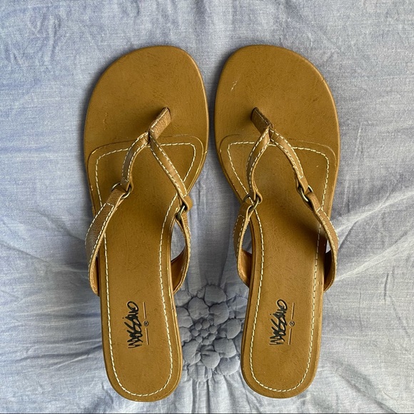 Mossimo Supply Co. Shoes - LAST CHANCE! Vintage Y2K Coquette Brown Leather Kitten Heels 🤎